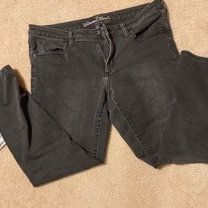 Black universal thread skinny jeans size 14.
